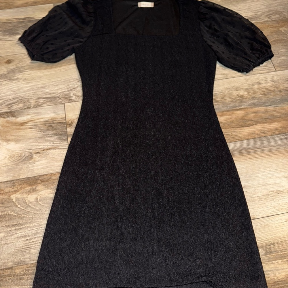 Elegant Black Dress with Puff Sleeves